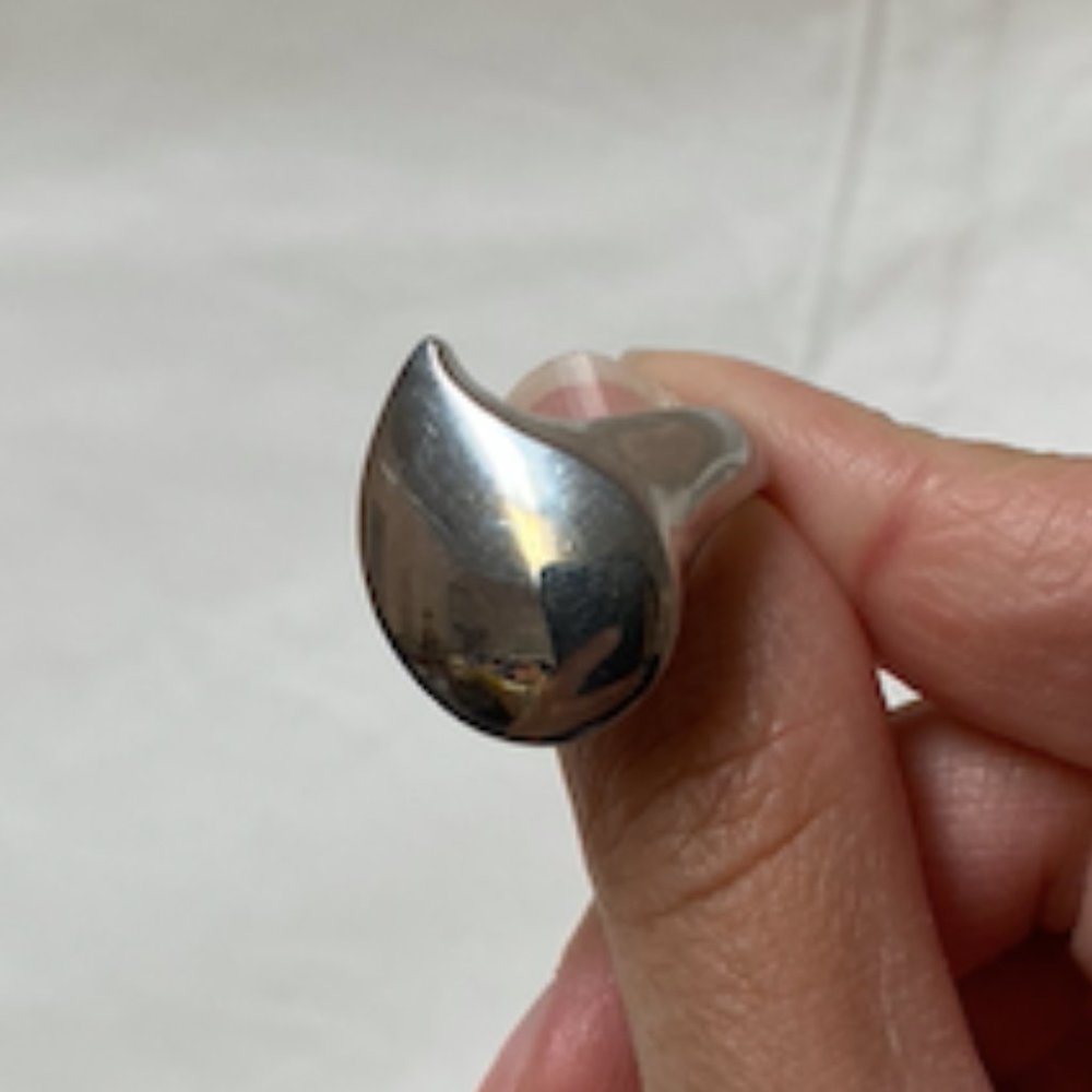 Vintage silver teardrop/comma ring, approx. size 8